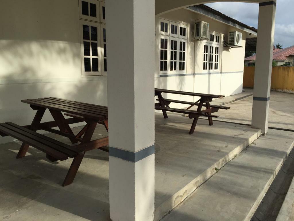 The Garden Vacation Home Lumut Bagian luar foto